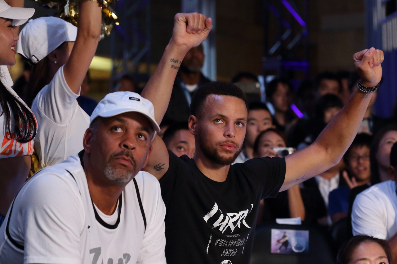 纸牌游戏-里程碑时刻！戴尔+斯蒂芬·库里父子总得分超科比父子 排历史第2